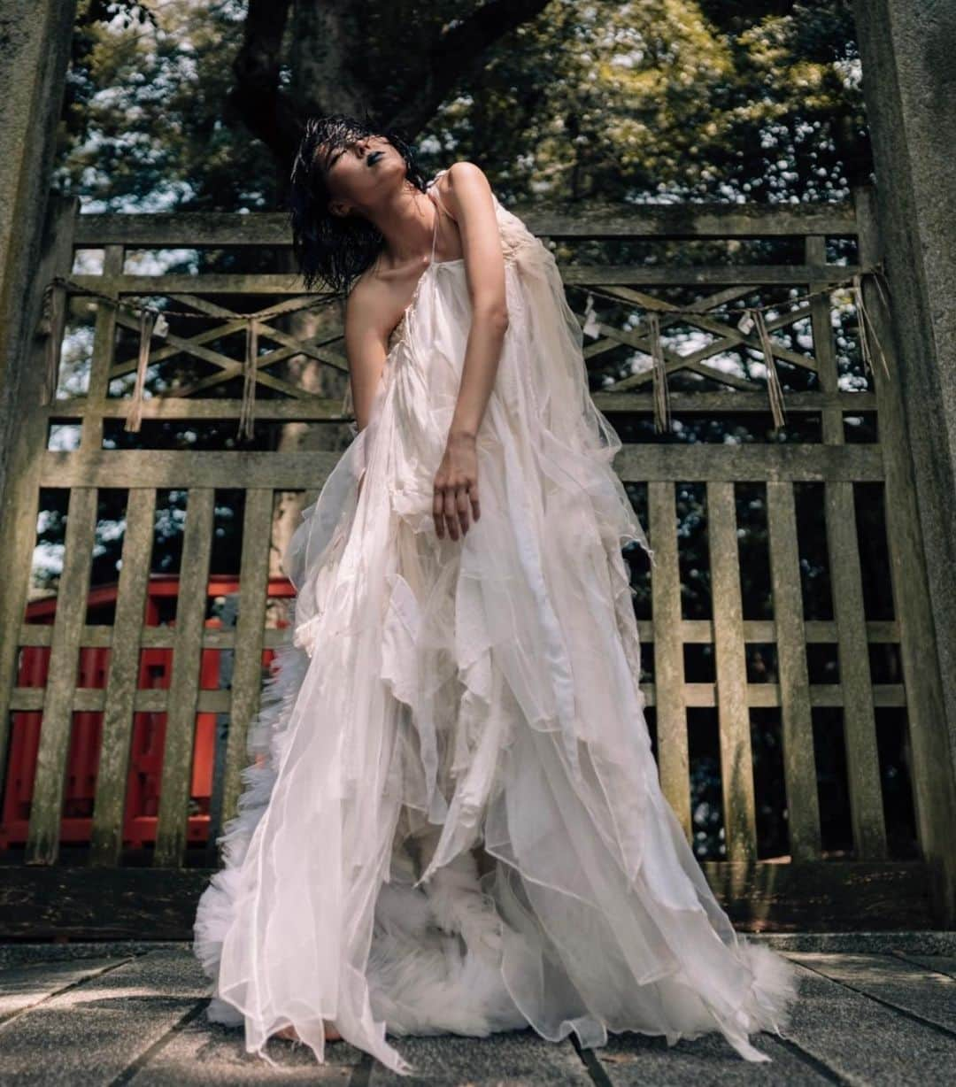 ARAKI SHIROさんのインスタグラム写真 - (ARAKI SHIROInstagram)「-What happened to us at the Shrine in hot summer.(white layered dress ver.) . . . #emergingdesigner #upnextdesigner #dazedanddiscovered  #alwaysupportalent  #ARAKISHIRO #アラキシロウ」8月23日 18時15分 - arakishiro