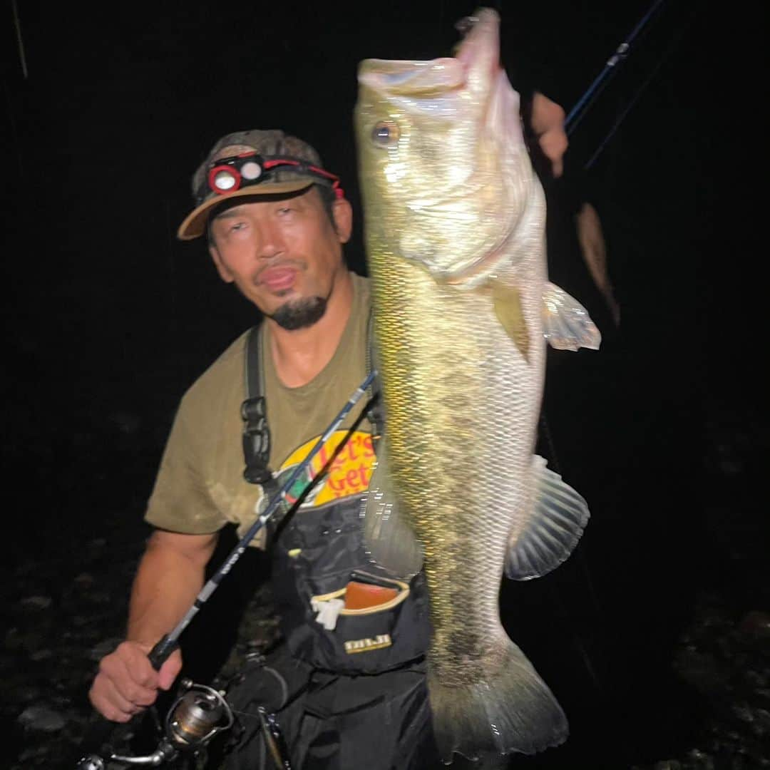 武蔵さんのインスタグラム写真 - (武蔵Instagram)「🎣  47cm  #get  #blackbass  #fishing  #武蔵」8月23日 18時08分 - musashi_k1karate