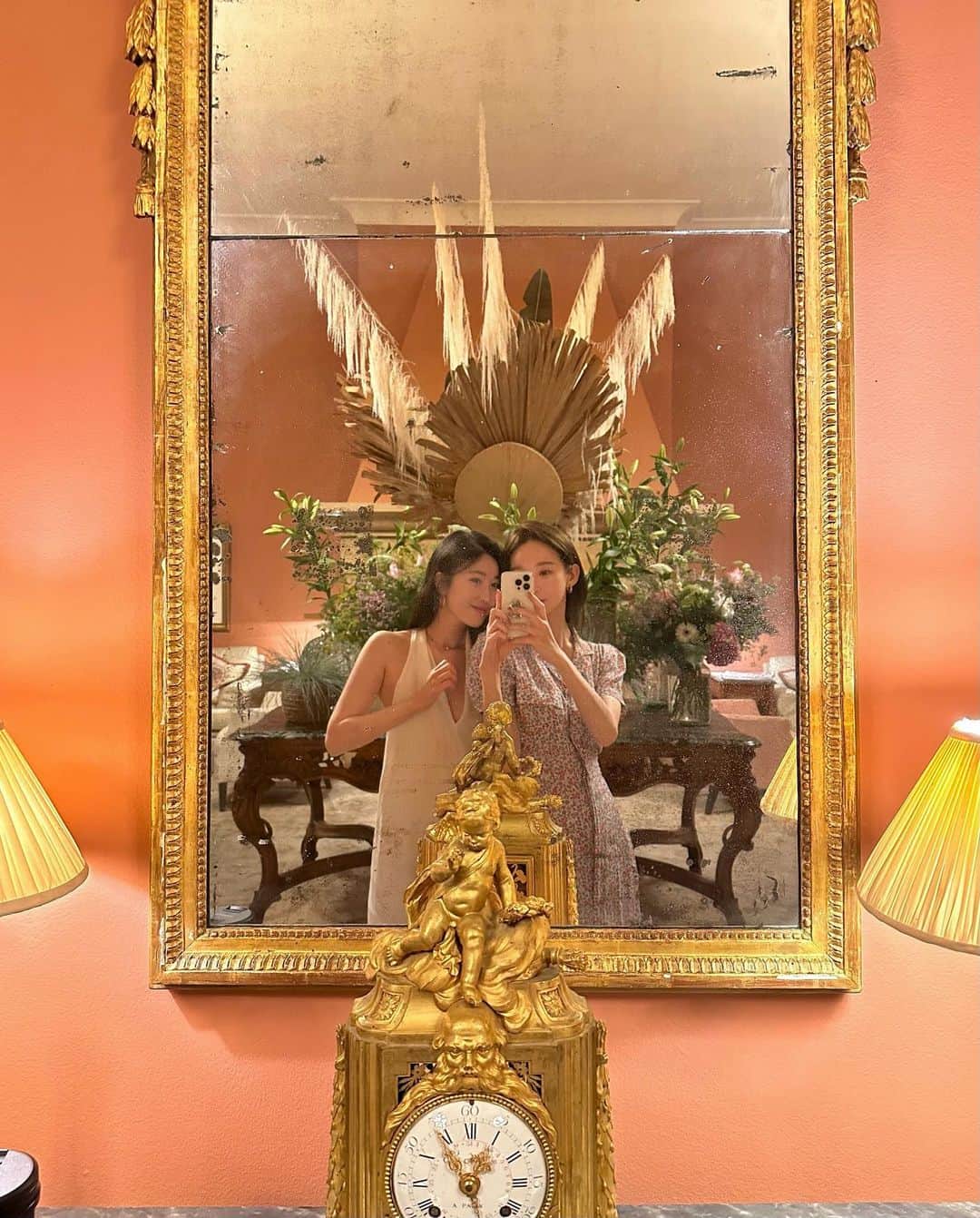 カン・ミンギョン さんのインスタグラム写真 - (カン・ミンギョン Instagram)「👒 아끼던 꽃 드레스 방스에서 실컷 입구 언니가 사진도 많이 찍어줬지이 히히」8月23日 18時16分 - iammingki