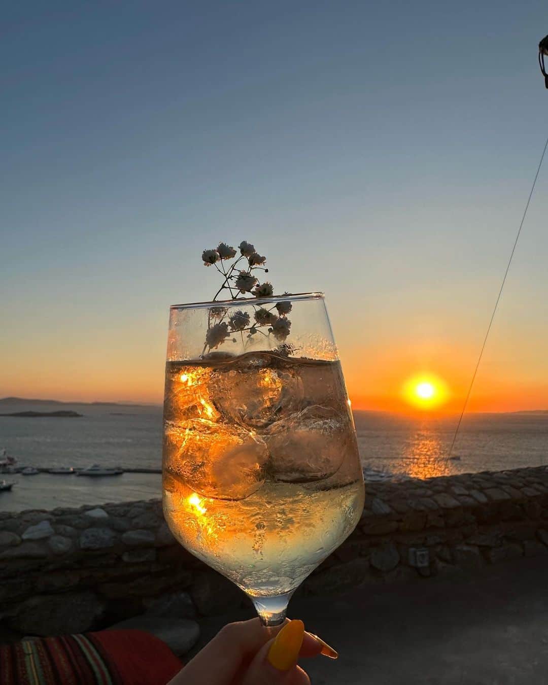 koyuさんのインスタグラム写真 - (koyuInstagram)「I’ll never forget ✨🌇 . #greece #greece🇬🇷 #greecelover_gr #greecestagram #greeceislands #visitgreece #instagreece #greece💙 #mykonos #mykonosgreece #mykonosisland #180 #180sunset #sunset #sunsetlovers #sunsetphotography」8月23日 18時11分 - koyu1215