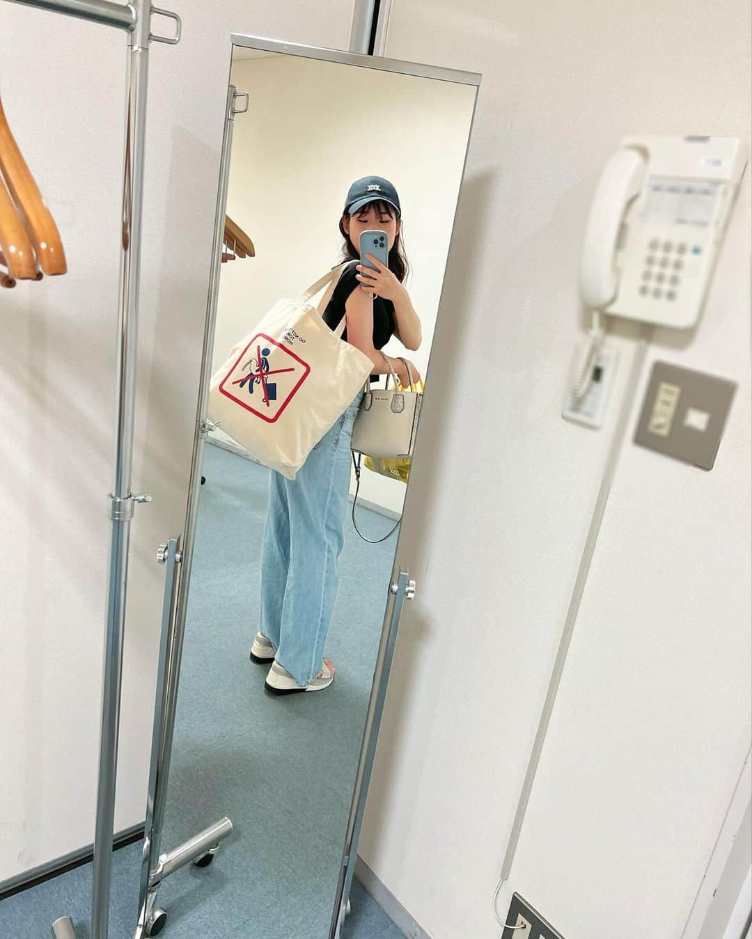 横山天音のインスタグラム：「アママニアの方が下さった、 佐渡島のトキを持って帰らないでバック❤️ 大容量だから重宝しています☺️💓  #新潟#佐渡島#トキ」