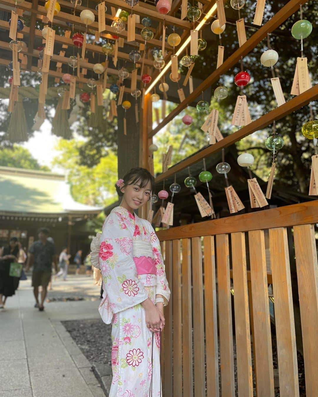 鎌田英怜奈のインスタグラム：「🎐 浴衣で川越を満喫してきました🏯  氷川神社の風鈴の音が とても優しくて涼しげで癒されました🫧  おみくじや御朱印も貰えて 楽しい1日でした🫶🏻  #川越 #氷川神社 #浴衣 #鎌田英怜奈」