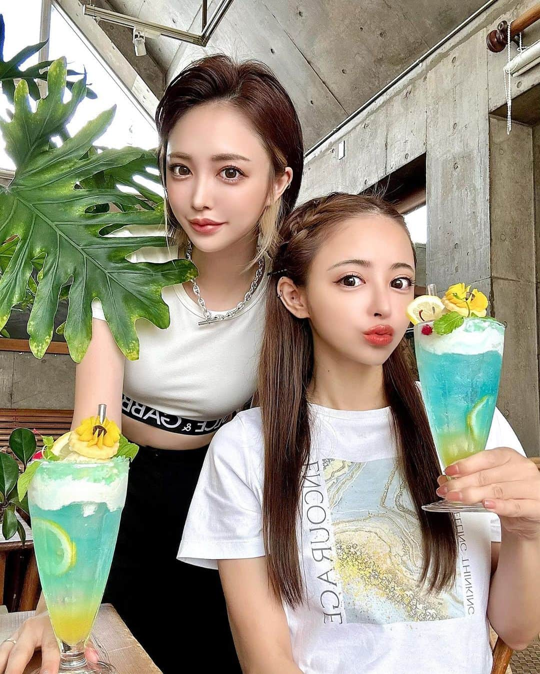 ririさんのインスタグラム写真 - (ririInstagram)「🌻🌻🌻  夏っ🌈 ひまわりが可愛すぎる💓  映えてた💫このcafe☕️🌿 @sakikichi1201 と #lunch 🍝🌟  一瞬でした😂 まだまだ話せたね✌️😃💓 またすぐねっ🐬  #love #lunch #summer」8月23日 18時32分 - riri.ribon