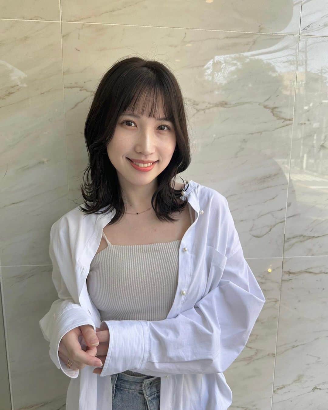 吉田沙弥香のインスタグラム：「前髪ぱっつんした✂️🖤」