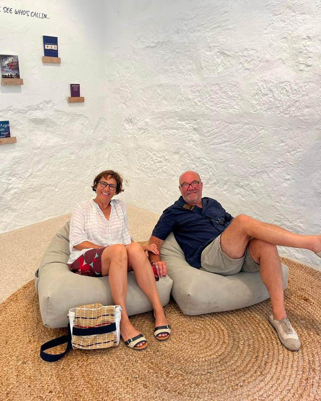 ジャックゴムのインスタグラム：「Repos et détente pour Paul & Sophie sur leur île de cœur Minorque 🧡」