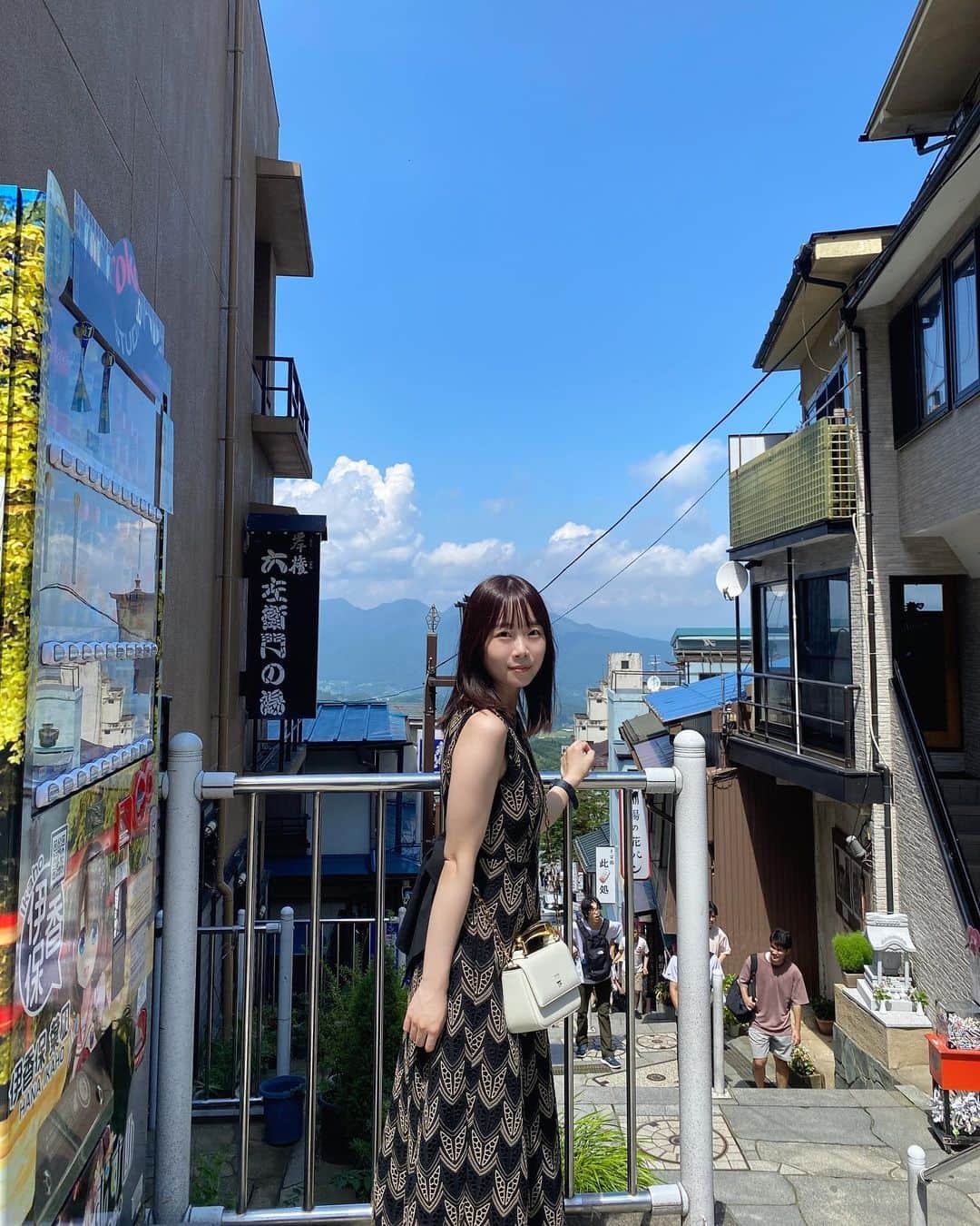 渡辺まおのインスタグラム：「ゆるゆる夏旅〜〜‪✊🏻‪ ̖́-‬ 伊香保〜草津あたりは初めて行きました。ちなみにトレーニングしてても、石段はキツかったです😮‍💨」