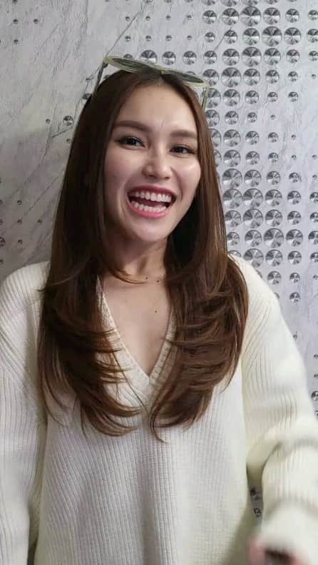 アユ・ティンティンのインスタグラム：「Haii chigu yaaa 😍🥰 .. untuk kalian yang berdomisili di Pulau Kalimantan dan sekitarnya , @hwasahan.id ada mitra di @hwasahan_mitrakalimantan yaaaaa.. kalian bisa langsung hubungi mitra kita untuk dapetin produk hwasahan 🤗」