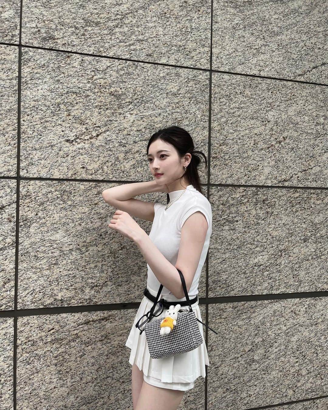 せいかのインスタグラム：「🐰🐰🐰🤍メガネって邪魔」