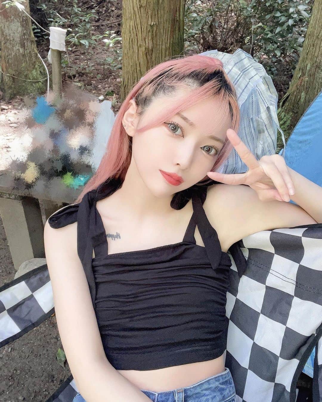 しゅがーのインスタグラム：「川行ったんだ〜🌳🍃  #川 #bbq #水着」