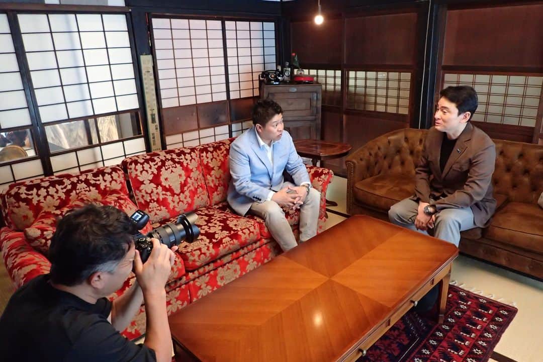 野口健のインスタグラム：「日本青年会議所の会報誌「We Believe」8月号の巻頭特集で「『戦争と平和』を考える」と題して、会頭の麻生将豊さんと対談しました。 遺骨収集の話や、平和であるために必要なことなどを語り合い、大変有意義な時間になりました。 会報誌「We Believe」については地域の青年会議所メンバーやOBの方にお問い合わせください。 野口健事務所  #日本青年会議所 #麻生将豊 #野口健」