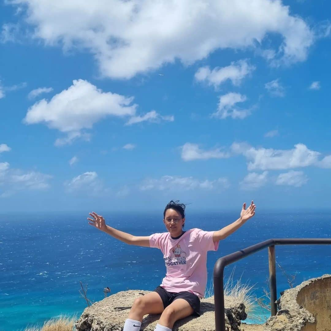 イ・アヒョンさんのインスタグラム写真 - (イ・アヒョンInstagram)「Honolulu city tour!  계속  바닷가도  좀  그러니까 오늘은 주변을 둘러보기로!! 플러스  diamond head에  가벼운 등산 도저~~언! #Hawaii #diamond head state monument #one hard day for emma#no more hiking」8月23日 18時46分 - ujl1011