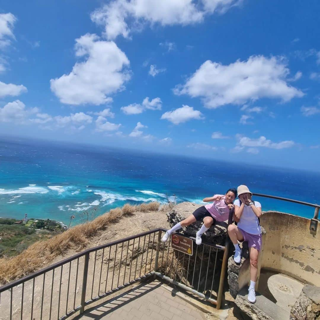 イ・アヒョンさんのインスタグラム写真 - (イ・アヒョンInstagram)「Honolulu city tour!  계속  바닷가도  좀  그러니까 오늘은 주변을 둘러보기로!! 플러스  diamond head에  가벼운 등산 도저~~언! #Hawaii #diamond head state monument #one hard day for emma#no more hiking」8月23日 18時46分 - ujl1011