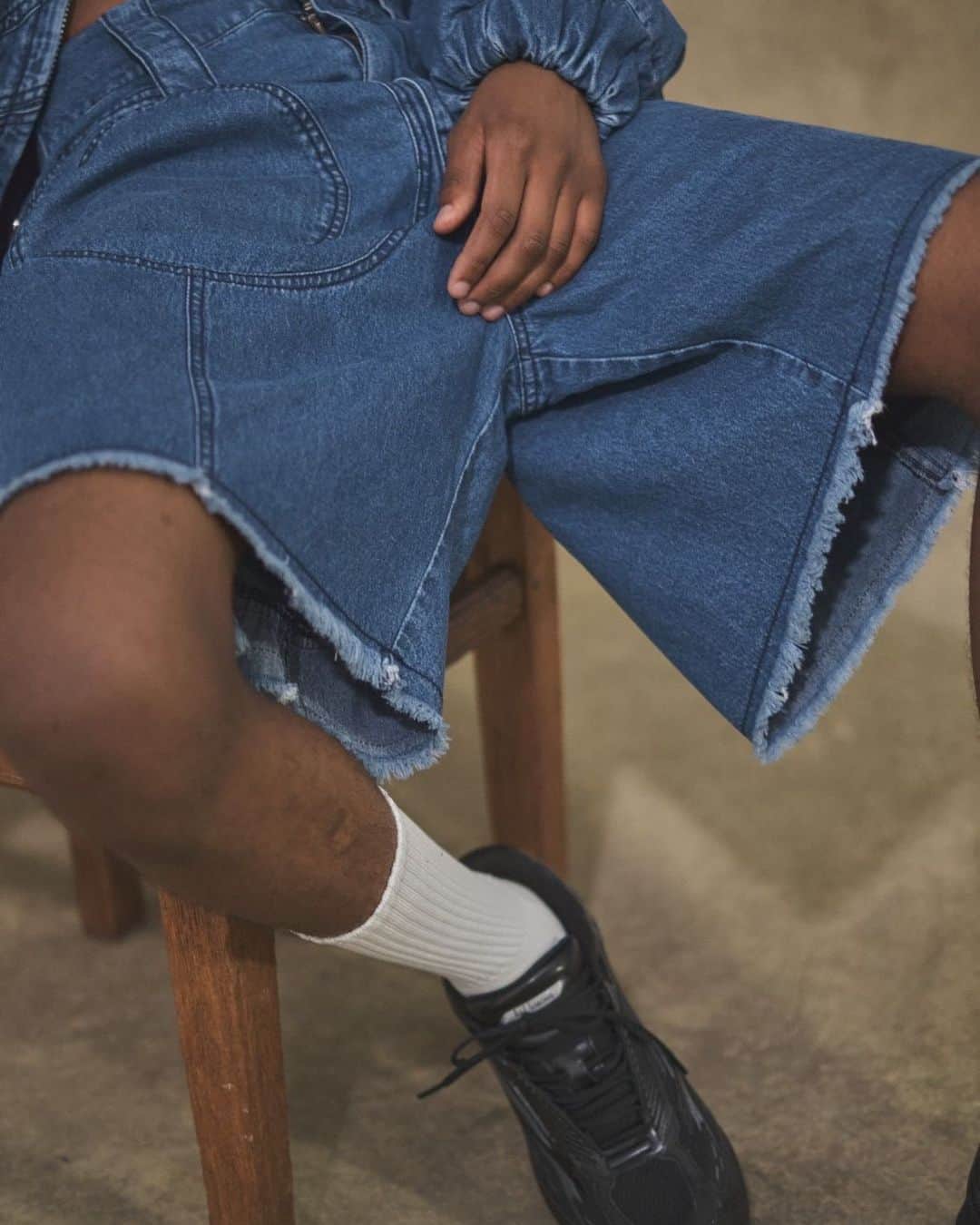 のインスタグラム：「AW23 COLLECTION  “Mid night cowboy”  1st delivery  available in store  CIRCLE CUT-OUT DENIM WIDE HALF PANTS -BLUE-」