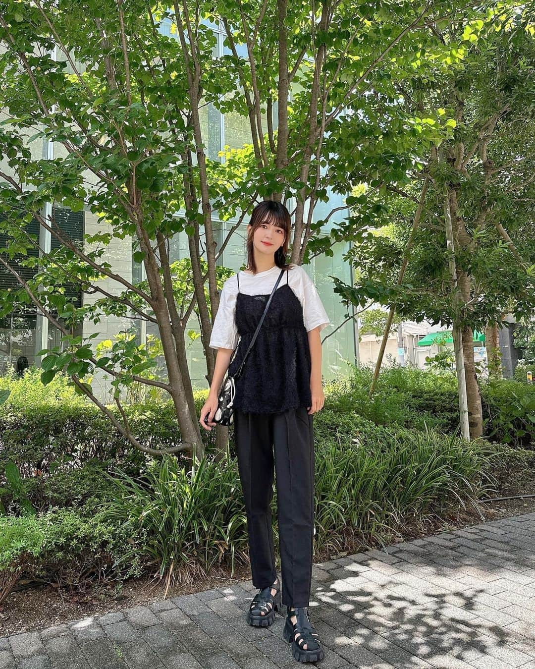 marikoさんのインスタグラム写真 - (marikoInstagram)「＊ . もう何本目かも分からない @reca.rakuten の #センタープレステーパードパンツ 美シルエットでカラバリも可愛いの！♡  いつもはSサイズだけど、ちょっと丈長めに履きたかったからMサイズにしてみたよ✌︎  . ＊ #ootd#outfit#mari_code#fashion#reca#recaコーデ#プチプラ」8月23日 19時07分 - marinstgm