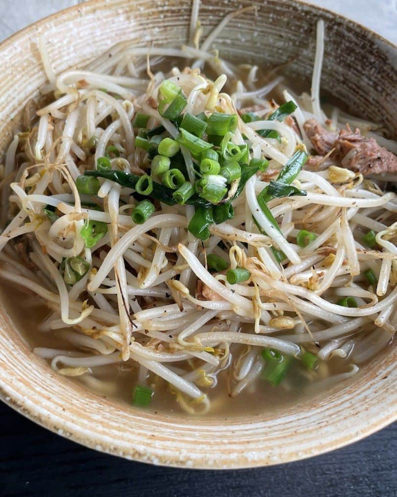 木村祐一さんのインスタグラム写真 - (木村祐一Instagram)「宜野湾「うみちか食堂」さん。ニラともやし炒めすば。映画祭の頃よりお世話に。 #いつぞやの #沖縄 #沖縄そば #うみちか食堂 #すば #沖縄国際映画祭 #宜野湾」8月23日 19時07分 - kimkimni