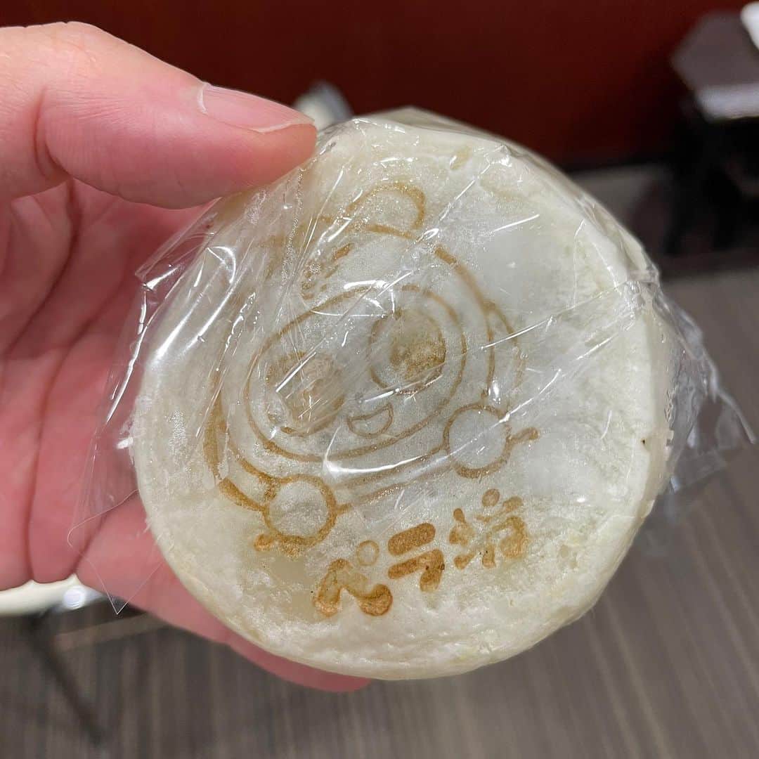 のインスタグラム：「美味しい差し入れをありがとう。 おじさんは負けたよ。 でもこれで心は落ち着いたよ。 ありがとう。 #永島知洋 #ボートレース #ボートレース福岡 #差し入れ」