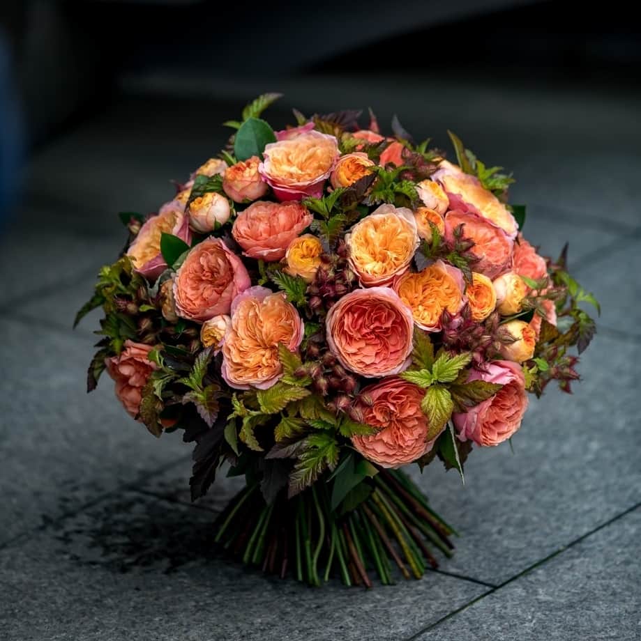 ニコライ・バーグマン・フラワーズ＆デザインのインスタグラム：「Who is ready for autumn colors? 💛🧡⁠ .⁠ .⁠ .⁠ .⁠ .⁠ #nicolaibergmann #flowerdesign #ニコライバーグマン #フラワーデザイン #니콜라이버그만 #꽃다발 #букетцветов #ramosdeflores #blumenstrauß  #北欧インテリア  #北欧デザイン」