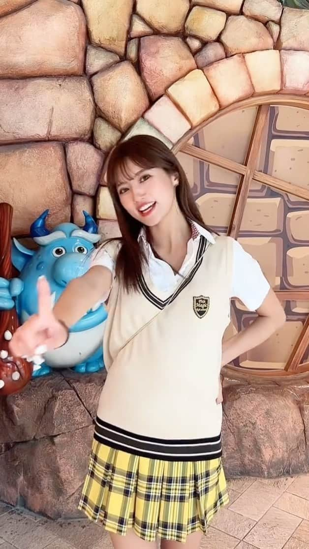 羽方るなのインスタグラム：「成功バージョン  #韓国 #韓国旅行 #制服 #lotteworld」