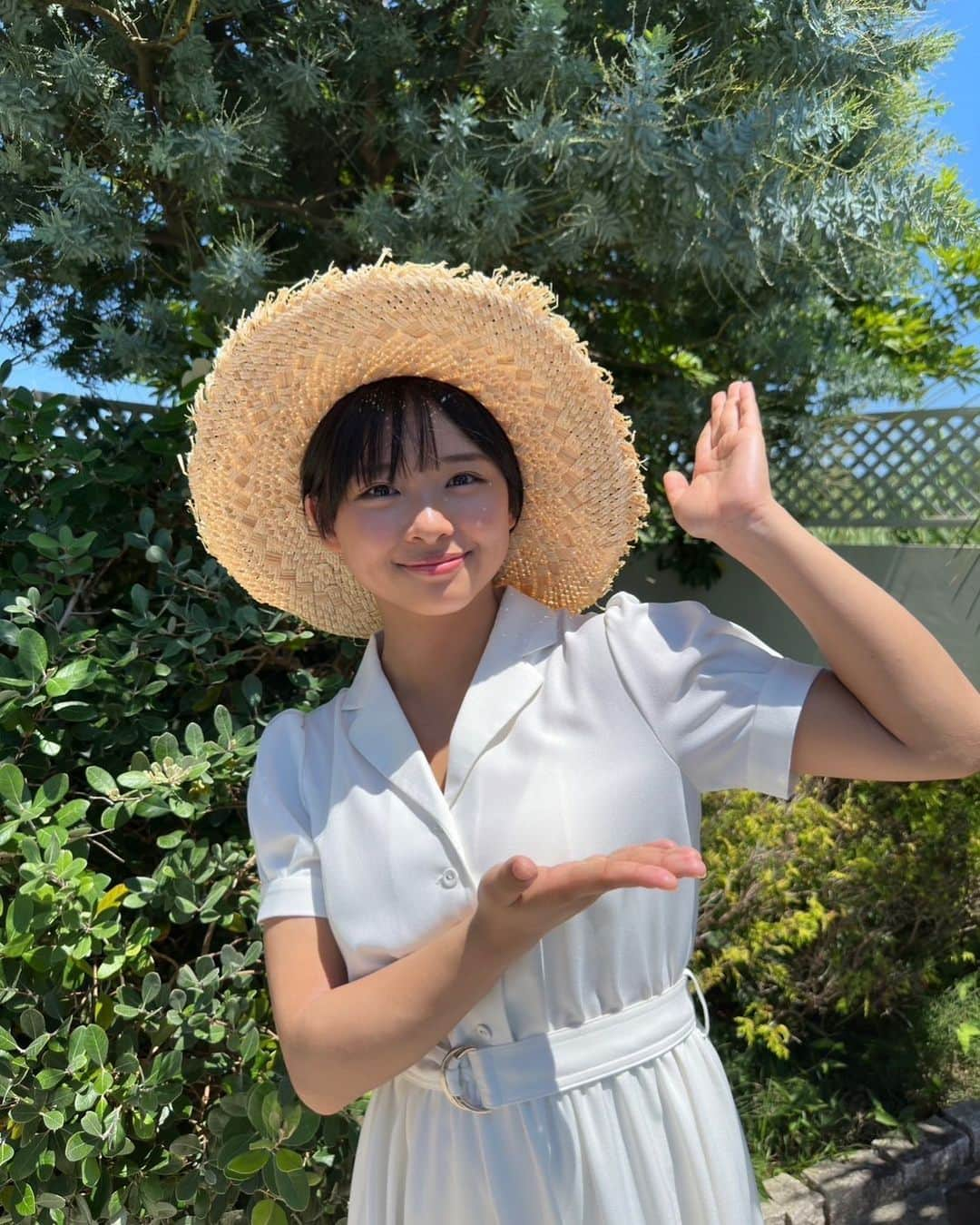 桑島海空さんのインスタグラム写真 - (桑島海空Instagram)「8月25日（金）発売の「FRIDAY」さんで初登場＆表紙を飾らせていただきます!! とっても暑い中の撮影だったけど、プールに入ったりして楽しかったよ〜！ 私泳げないんだけど、頑張って水の中で浮いてみるのに挑戦したりもしたから是非見てね〜!!☀️   #FRIDAY」8月23日 19時16分 - me_1480mm