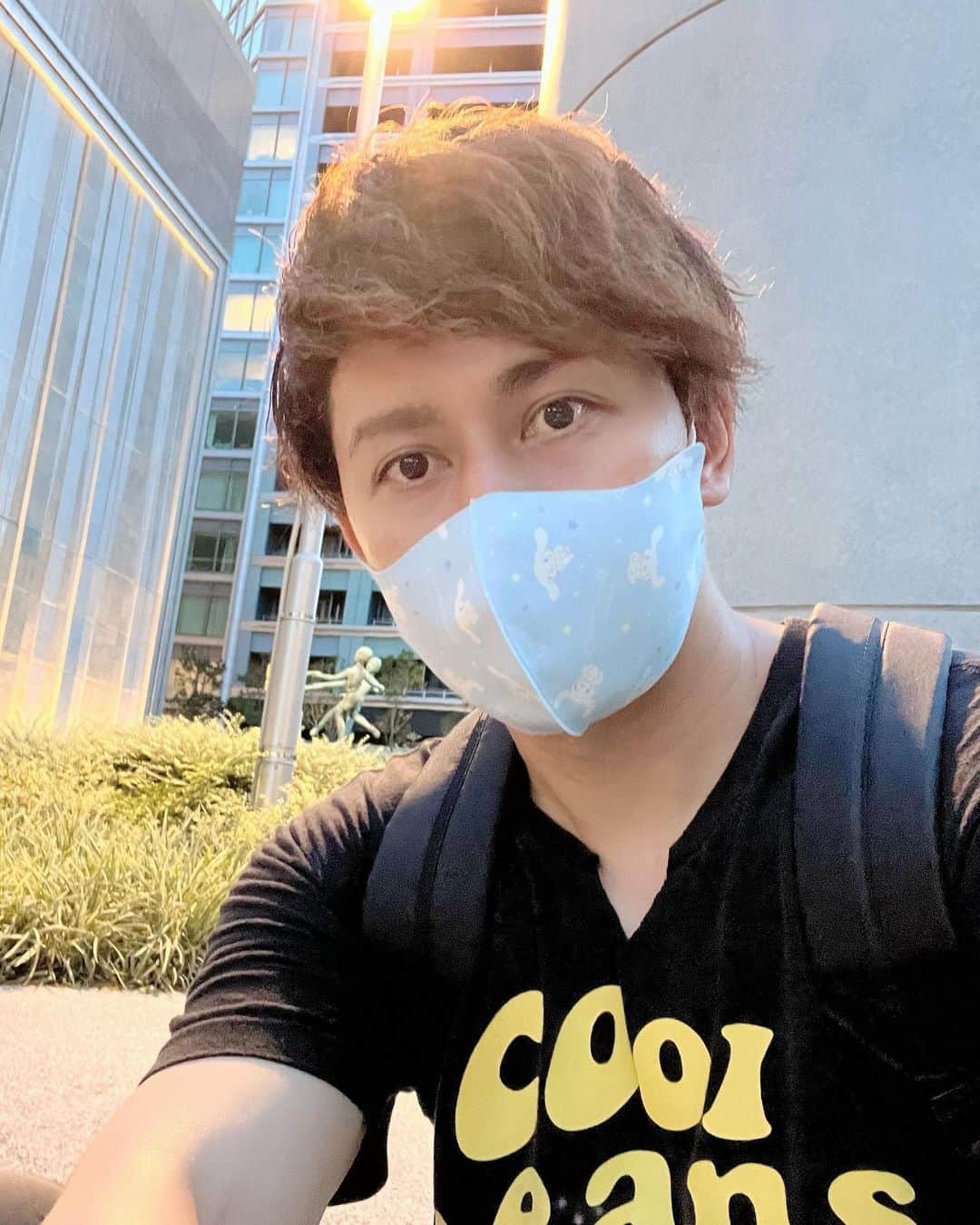 のインスタグラム：「俺とシナモン！ #シナモン#シナモロール#シナモンマスク #月野帯人#月野帯人ちゃんねる #ご視聴よろしくお願いします #チャンネル登録お願いします」