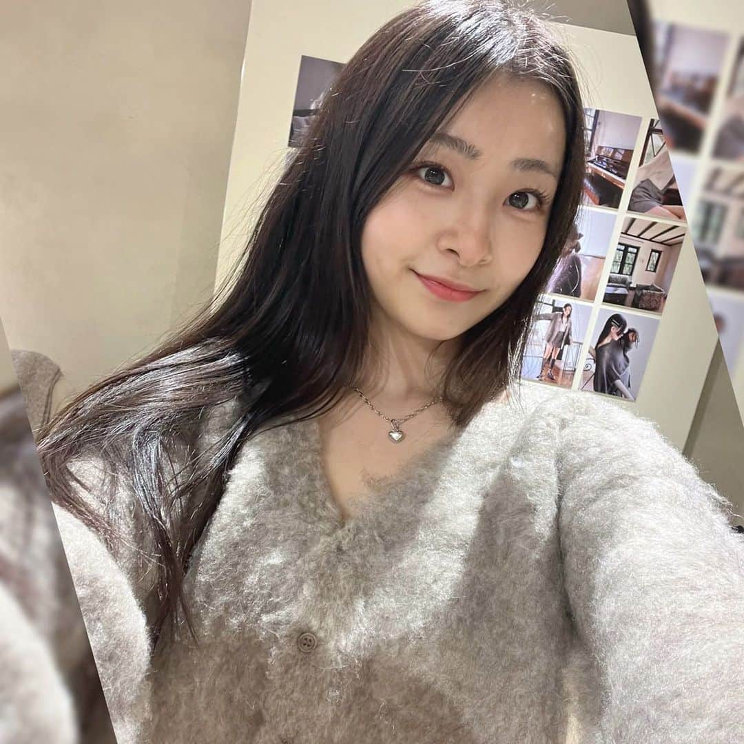 杏ジュリアのインスタグラム：「Heatherさんの展示会にお邪魔してきました💕  空間がほんっとうに可愛くて、 お洋服もどれも可愛くて幸せな空間でした😍 優柔不断なジュリアはずっとうろちょろしてました笑  色々な秋冬のお洋服を試着もさせていただいたんですっ🎵 どうかな~⁇ どんな系統のお洋服も似合う人になりたいっ✨✨  #PR #Heather #ヘザー #展示会 #selfie #셀카 #code #fation  #오오티디 #ootd #데일리코디 #japan #idol #超とき宣  #杏ジュリア #Leohのネックレス愛用中❤️」