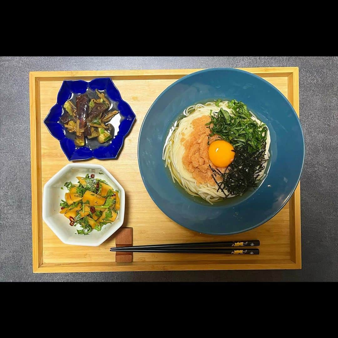 千綿勇平のインスタグラム：「夏食べたいものは？  #明太そうめん #ナスの揚げ浸し #たけのこのパクチー炒め」