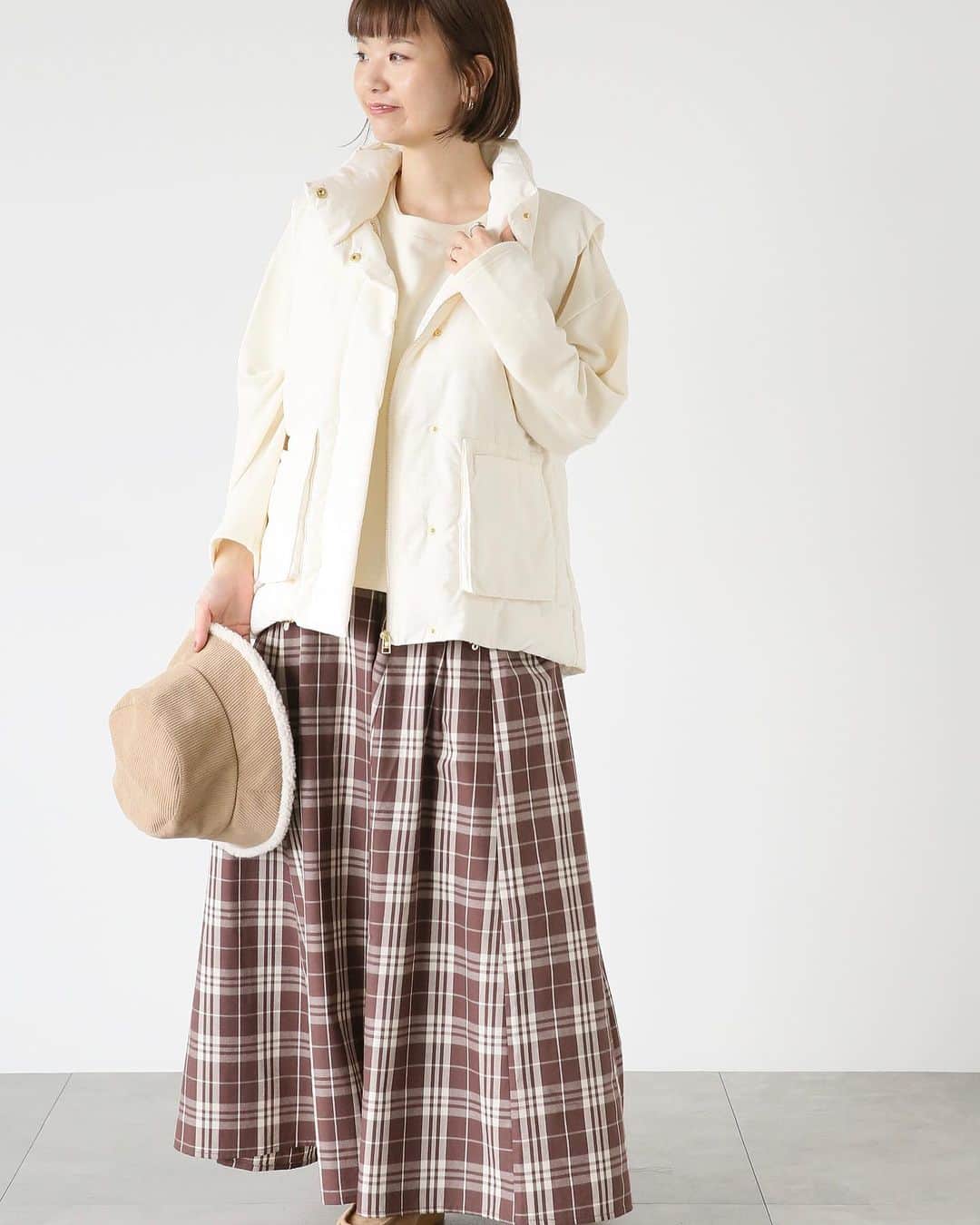 Lugnoncure（ルノンキュール）さんのインスタグラム写真 - (Lugnoncure（ルノンキュール）Instagram)「【Recommend Item】 ⁡ 自然に広がるフレアなシルエットが女性らしいスカート。  秋の定番のチェックスカートも長めのマキシ丈で取り入れれば今年らしい着こなしで新鮮に楽しめます。 ⁡ ⁡ ------------------------------------------ ⁡ #Skirt ¥5,940(tax incl.) _No.1506193 white/brown/black ⁡ ------------------------------------------ ⁡ ⁡ ※商品画像は、撮影環境やご利用のPC・スマートフォンのモニター環境などにより実物と色味に差異がある場合がございます。 ⁡ ⁡ #lugnoncure #ルノンキュール #オフコーデ #キレイめカジュアル #オフスタイル #休日コーデ #大人カジュアル #カジュアルコーデ #秋コーデ #スカート #チェックスカート  #2023aw #canshopig #autumn #fashion」8月23日 19時30分 - lugnoncure