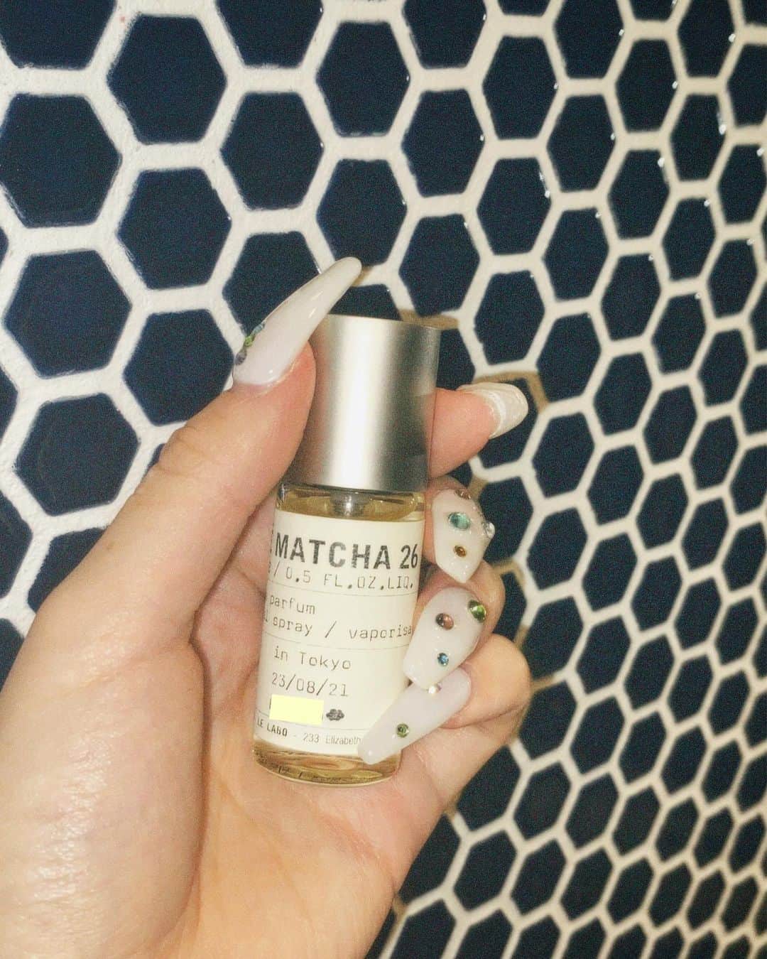 ナタリア聖奈のインスタグラム：「・ 🛍🪻  実はナタ香水オタクです🤓 今回はずっと欲しかったLe Labo💭  最高にいい香りなんです߹ㅁ߹)♥︎  #香水 #lelabo」