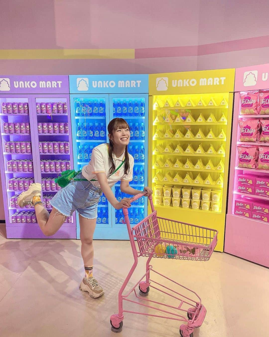 林茜実里さんのインスタグラム写真 - (林茜実里Instagram)「やっほい！ : : 子供の頃からスーパーでカートひいて歩くのすごくすきだった、、笑 : #うんこミュージアム #お台場 #ダイバーシティ」8月23日 19時42分 - amirihayashi_pimms