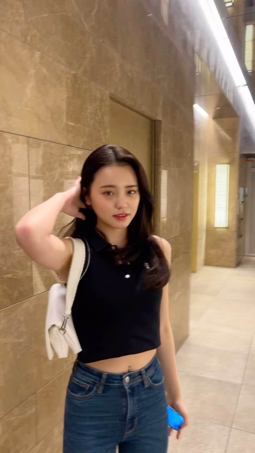 Asakaのインスタグラム：「この曲のダンス踊れるようになりたい♡」