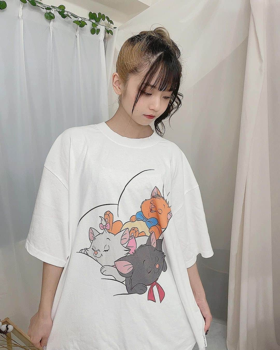 永野いち夏さんのインスタグラム写真 - (永野いち夏Instagram)「昨日の私服〜🐱 マリーのTシャツ、後ろ姿に一目惚れで買ったやつ🫶可愛いでしょ❤️‍🔥」8月23日 19時35分 - nagano_ichika