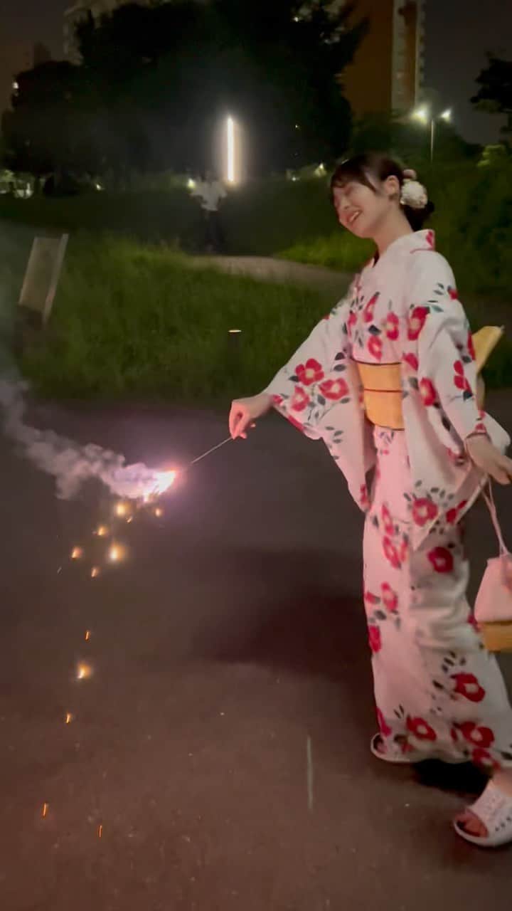 のインスタグラム：「花火好きな八重🎆」