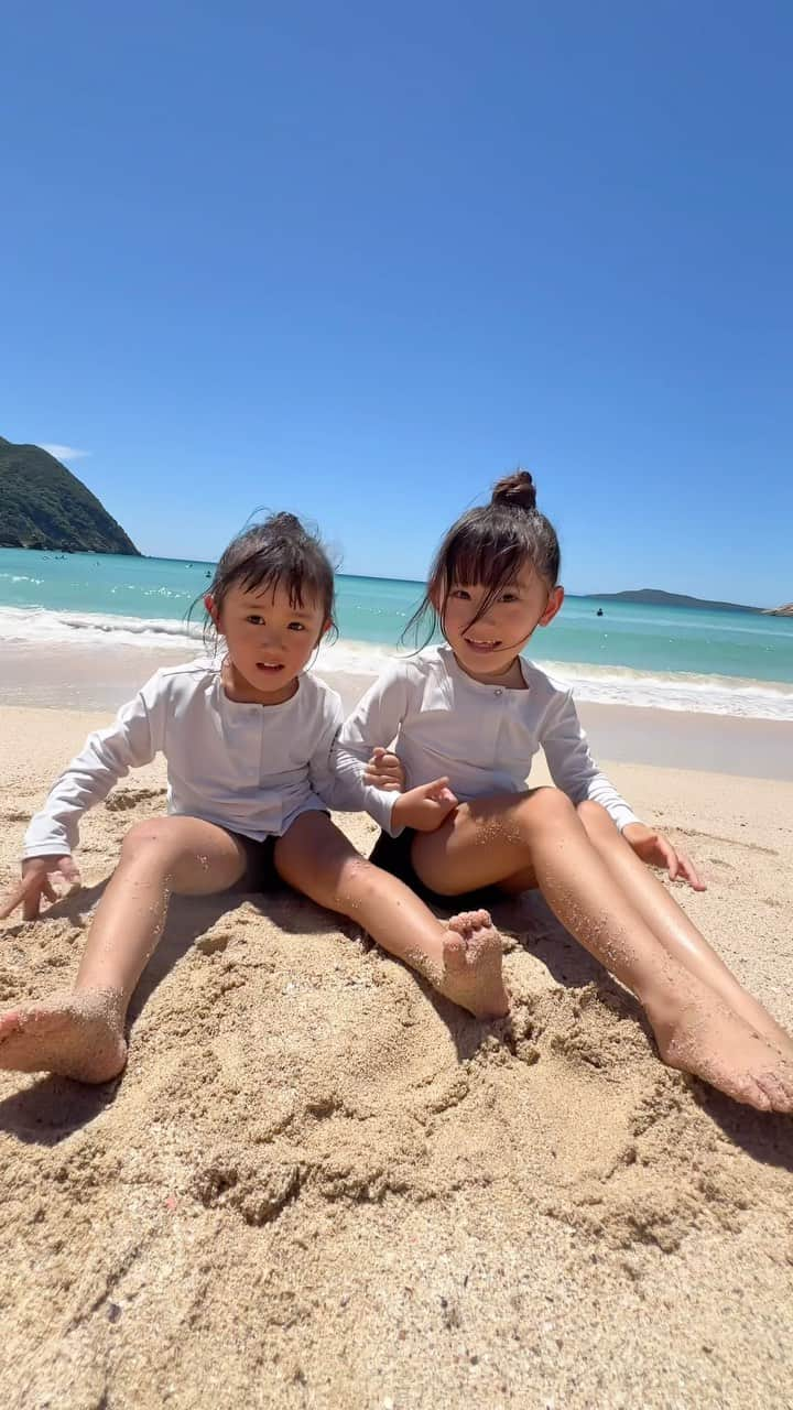 みおなぎのインスタグラム：「🤍 ㅤㅤㅤㅤㅤㅤㅤㅤㅤㅤㅤㅤㅤ みおなぎの夏休み🌻 ㅤㅤㅤㅤㅤㅤㅤㅤㅤㅤㅤㅤㅤ 海で撮ってる時 近くで遊んでた高校生のお兄さんたちに 照れてモジモジしております（笑） ㅤㅤㅤㅤㅤㅤㅤㅤㅤㅤㅤㅤㅤ ㅤㅤㅤㅤㅤㅤㅤㅤㅤㅤㅤㅤㅤ  #みおなぎチャンネル #みおなぎのいる暮らし #みおなぎコーデ #キッズファッション #みおなぎの夏休み #夏休み #五島 #長崎県 #福江島 #高浜海水浴」