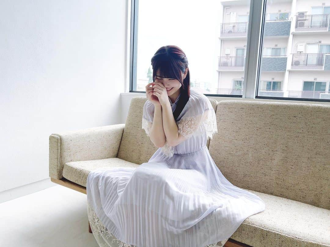 伊藤理々杏さんのインスタグラム写真 - (伊藤理々杏Instagram)「本日、33枚目シングル｢おひとりさま天国｣発売です〜🌈‎☁️   チェックしてくれたかな？ 引き続きMVも沢山見てくれたら嬉しいです！  そしてこちらも本日発売の｢アップトゥボーイvol.330｣に載せていただいています！  久しぶりのアップトゥボーイさん！ 大人っぽく上品な感じで撮影していただきましたのでこちらもよければチェックして下さいね💐  #乃木坂46 #伊藤理々杏 #おひとりさま天国」8月23日 19時39分 - riria.ito_official