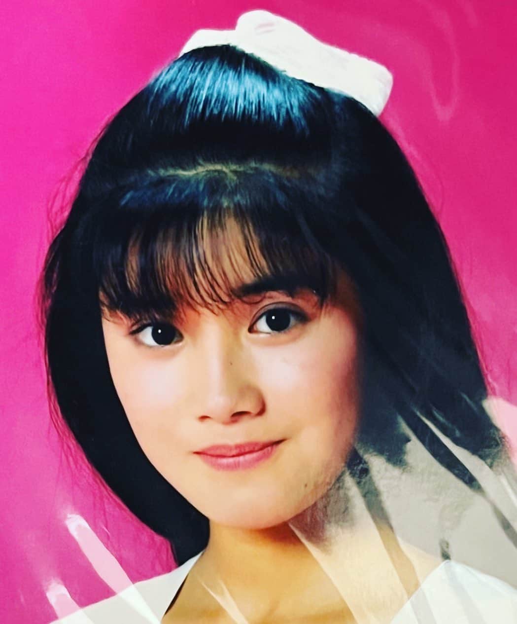 石田ひかりのインスタグラム：「友人Dが送ってきた  #マルベル堂 #友人D #前髪 #白いリボン #おすまし」