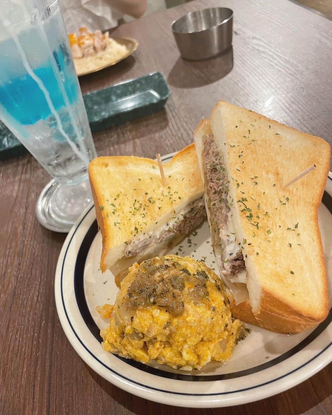 森みはるさんのインスタグラム写真 - (森みはるInstagram)「ふらっと入ったカフェのご飯がとっても美味しくて幸せだった日🛁 2ヶ月くらい前だけど💬笑」8月23日 19時52分 - miharu_mori