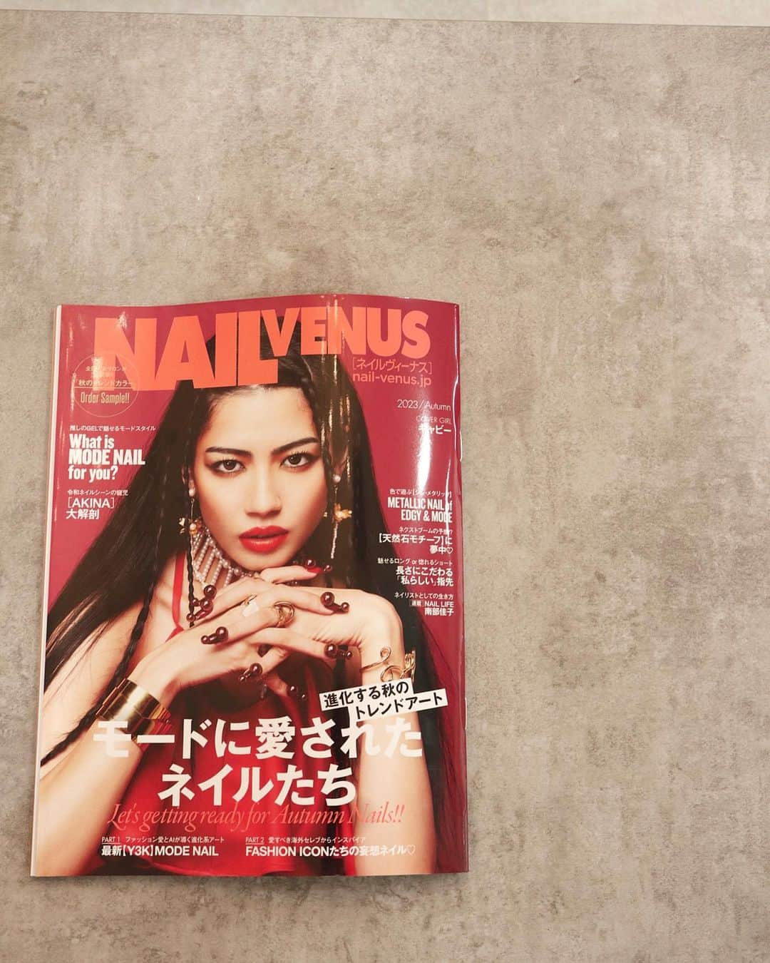 丸山美咲さんのインスタグラム写真 - (丸山美咲Instagram)「・  ・  @nailvenus_magazine  @raygel.nail_official   新刊のnailvenus raygelを使用したアートlesson✏︎  テーマが"MODE(モード)" ということで、いつもの私とちょっと違う、 でも私っぽい仕上がりになってるかなと思います☺️  使用しているrayの♯68のすみれピンクが かわいいんです♡♡ 使用カラー3枚目📷👉 ・  ・  ・  ・  ⸝⸝⸝⸝⸝⸝⸝⸝⸝⸝⸝⸝⸝⸝⸝⸝⸝⸝⸝⸝⸝⸝⸝⸝⸝⸝⸝⸝⸝⸝⸝⸝⸝⸝⸝⸝⸝⸝⸝⸝⸝⸝⸝⸝⸝⸝⸝⸝⸝⸝⸝⸝⸝⸝⸝⸝⸝⸝⸝⸝⸝⸝⸝⸝⸝⸝⸝⸝ 𝒏𝒂𝒊𝒍 𝒔𝒂𝒍𝒐𝒏 𝒎𝒊𝒄𝒉𝒆𝒍𝒊𝒏𝒆.   𝚊𝚍𝚍：兵庫県尼崎市南武庫之荘𝟷-𝟷𝟽-𝟷 𝟷𝙵 𝚊𝚌𝚌：阪急武庫之荘駅より徒歩𝟹分 𝚖𝚊𝚒𝚕：𝚖𝚒𝚜𝚊𝚔𝚒𝚗𝚊𝚒𝚕@𝚐𝚖𝚊𝚒𝚕.𝚌𝚘𝚖 𝚘𝚙𝚎𝚗：𝟿:𝟹𝟶-  ［ご予約/お問合せ専用公式𝙻𝙸𝙽𝙴］ @𝟸𝟹𝟾𝚙𝚌𝚗𝚢𝚟  ［𝚜𝚝𝚊𝚏𝚏 𝚒𝚗𝚜𝚝𝚊𝚐𝚛𝚊𝚖］ @micheline_nail_staff   ※ご予約は𝚑𝚘𝚝 𝚙𝚎𝚙𝚙𝚎𝚛 からも受付中𓇠 ※丸山美咲は現在ご新規のお客様受付停止中となります。  ⸝⸝⸝⸝⸝⸝⸝⸝⸝⸝⸝⸝⸝⸝⸝⸝⸝⸝⸝⸝⸝⸝⸝⸝⸝⸝⸝⸝⸝⸝⸝⸝⸝⸝⸝⸝⸝⸝⸝⸝⸝⸝⸝⸝⸝⸝⸝⸝⸝⸝⸝⸝⸝⸝⸝⸝⸝⸝⸝⸝⸝⸝⸝⸝⸝⸝⸝  #ネイルヴィーナス #raygel #ネイルレッスン」8月23日 19時48分 - micheline_nail