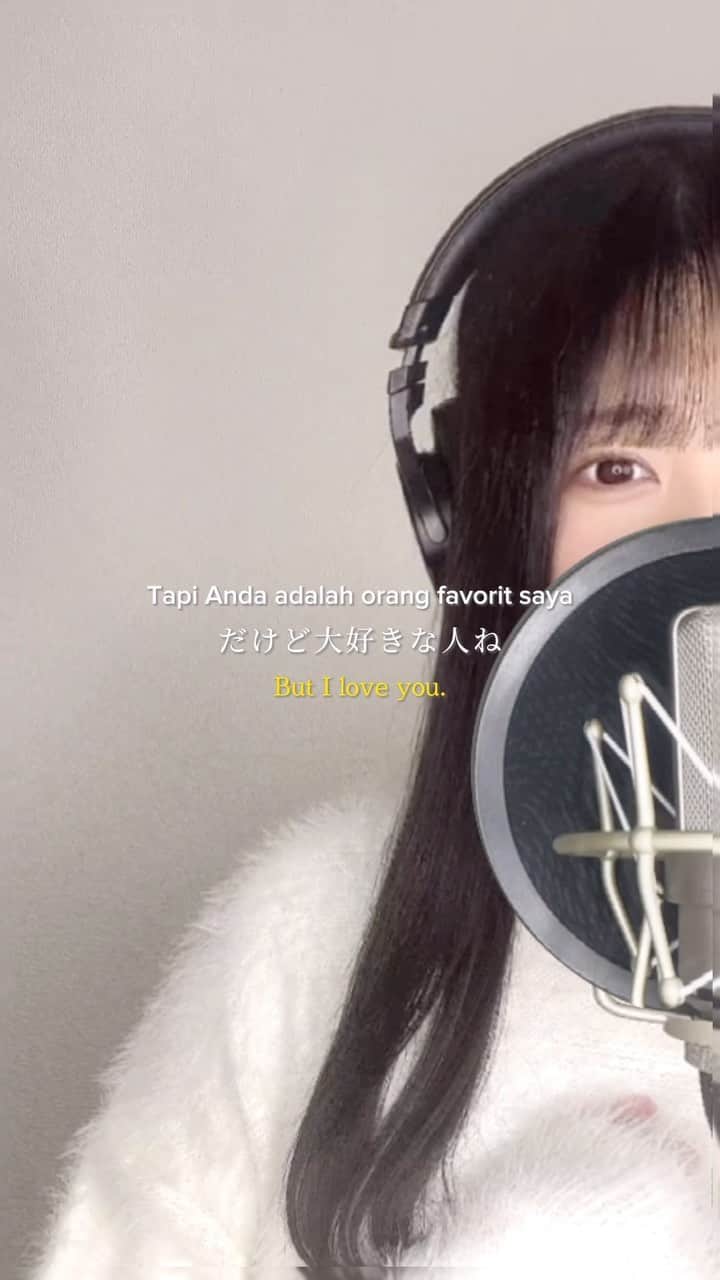 しまものインスタグラム：「Thanks to all my 500,000 followers❤️‍🔥⁣ ⁣ いつもしまもの歌を聞いてくださって⁣ 本当にありがとうございます🥲⁣ ⁣ これからもみんなと一緒に楽しみながら⁣ 夢に向かってくのでよろしくお願いします.ᐟ⁣ ⁣ shimamo Oneman Live 開催決定🎂⁣ 11月23日(木祝)会場：渋谷TOKIO TOKYO⁣ ⁣ チケットはプロフィールのリンクから⁣ → @shimamonx ⁣ ⁣ #しまも #優しい恋人 #yasashiikoibito⁣ #originalsong #弾き語り #しまも」