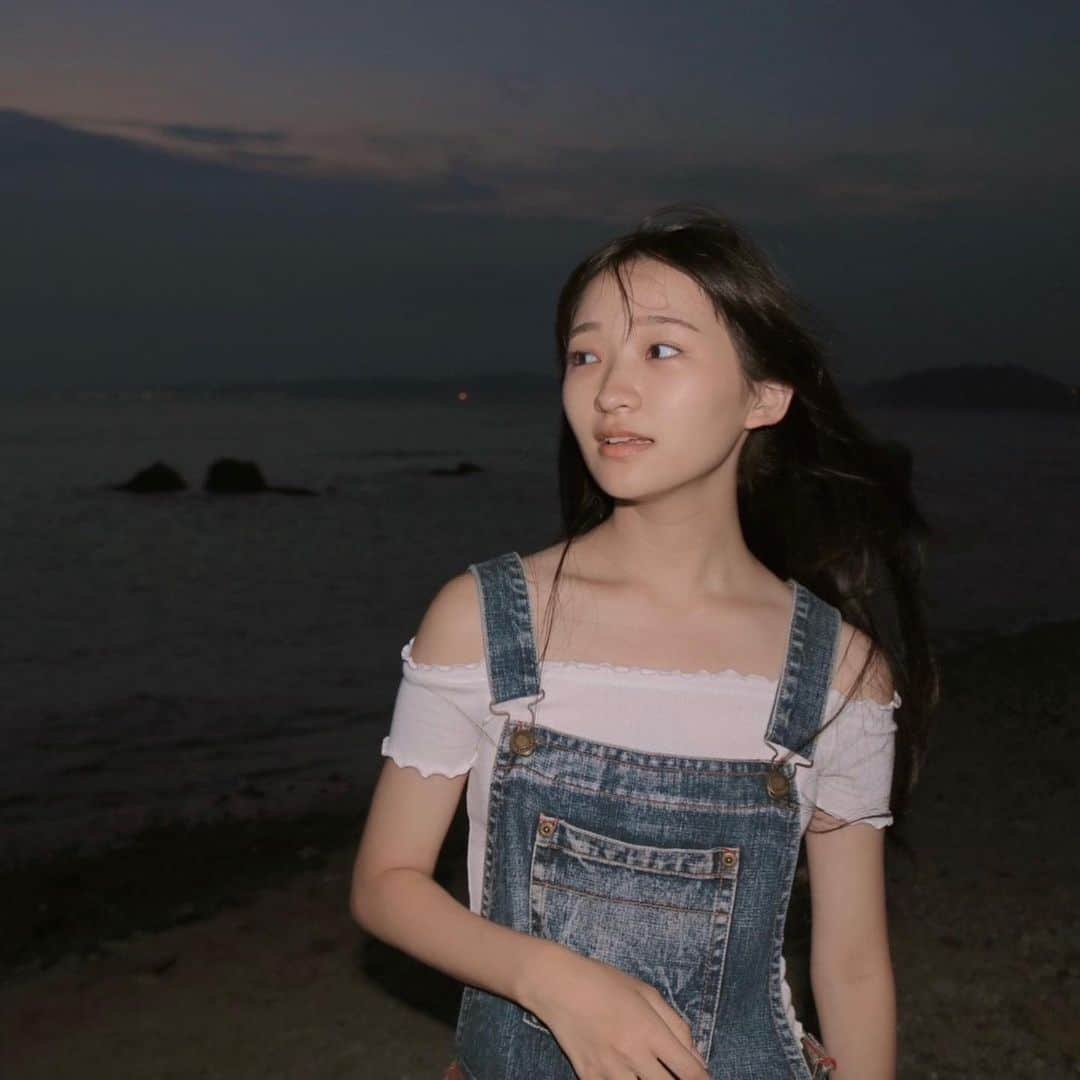 前野えまさんのインスタグラム写真 - (前野えまInstagram)「砂に書いた名前消して ・ ・ #海  #夜の海  #真夏の果実   #sea  #seaphotography  #nightphotography  #summer  #summermemories  #summerphotography  #girlportrait #actress #actor #girl #photography #portrait #japanesegirl #portraitphotography #daily_phot_jpn #japan_daytime_view」8月23日 19時59分 - maeno_ema