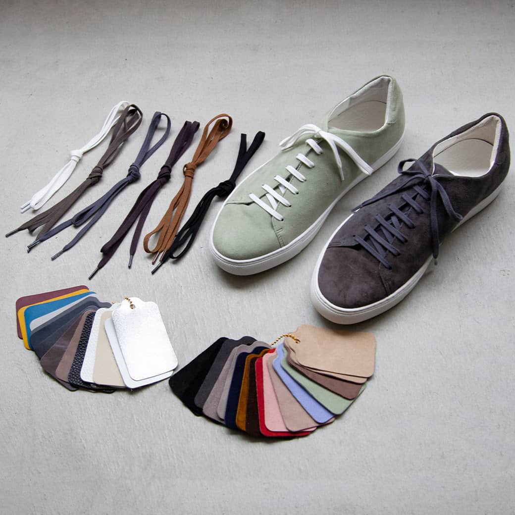 Factelier(ファクトリエ)さんのインスタグラム写真 - (Factelier(ファクトリエ)Instagram)「【店舗限定！35色から選べる シューズ カラーオーダー会開催】  大阪市浪速区に工場を構えるインターナショナルシューズ。  履く人に寄り添って丁寧に作られたインターナショナルシューズの靴は、見た目には美しく、履き心地も極上。  今回、そんなインターナショナルシューズの靴をより一層楽しんでいただけるよう、店舗限定でカラーオーダー会を開催いたします。  世界で1足だけのオーダーシューズは、日常をもっと豊かな時間にしてくれるはずですよ。  【開催期間】 9月1日(金)～9月24日(日)  【開催店舗】 ・銀座店 ・熊本本店 ・名古屋POPUP　※9月23日(土)～9月24日(日)開催予定  【オーダー可能アイテム】 ・フラットパンプス　　 　price:￥30,800(税込) 　sizse:21.5cm～25.5cm  ・ブライトウェイ ドレス仕立てのレザースニーカー　 　price:￥39,600(税込) 　size:22.5cm～27.5cm ※写真のスニーカーはサンプルのため、同色のレザーのご用意がない可能性があります  詳細はこちらのページをご覧くださいませ ▶️https://bit.ly/3Pa480l  ---------- 語れるもので日々を豊かに  ファクトリエはメイドインジャパンの 工場直結ファッションブランドです。 職人の情熱と最高の技術がつまった、人に語りたくなるものを長く大切に使ってもらいたい、そんな想いと共に語れる本物をお届けします。  ▽公式サイトはプロフィールのURLから @factelier  #ファクトリエ #factelier #インターナショナルシューズ #メイドインジャパン #日本製 #ベーシック #良いものを長く #クラフトマンシップ #語れるもので日々を豊かに  #カラーオーダー #オーダーシューズ #フラットシューズ #レザースニーカー #レザーシューズ #レザーシューズ受注会」8月23日 20時00分 - factelier