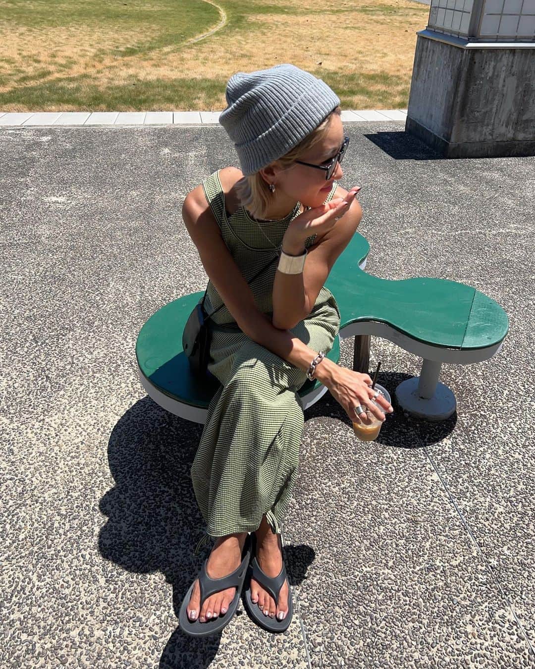 annaのインスタグラム：「.  このワンピめちゃ可愛いし 超着やすくてストレスフリー🥳🫶  onepiece ⋆ @mivialoca  bag ⋆ @todayful_  cap ⋆ @jeanasis_official  shoes ⋆ @oofos.jp   #夏コーデ#ワンピース#ワンピースコーデ#ラフコーデ#ニット帽#ビーニー#ロングワンピース#大人カジュアル#オトナカジュアル#カジュアル#カジュアルコーデ#プチプラ#プチプラコーデ#高見えコーデ#サンダルコーデ#158cmコーデ#骨格ナチュラル#きょこ」