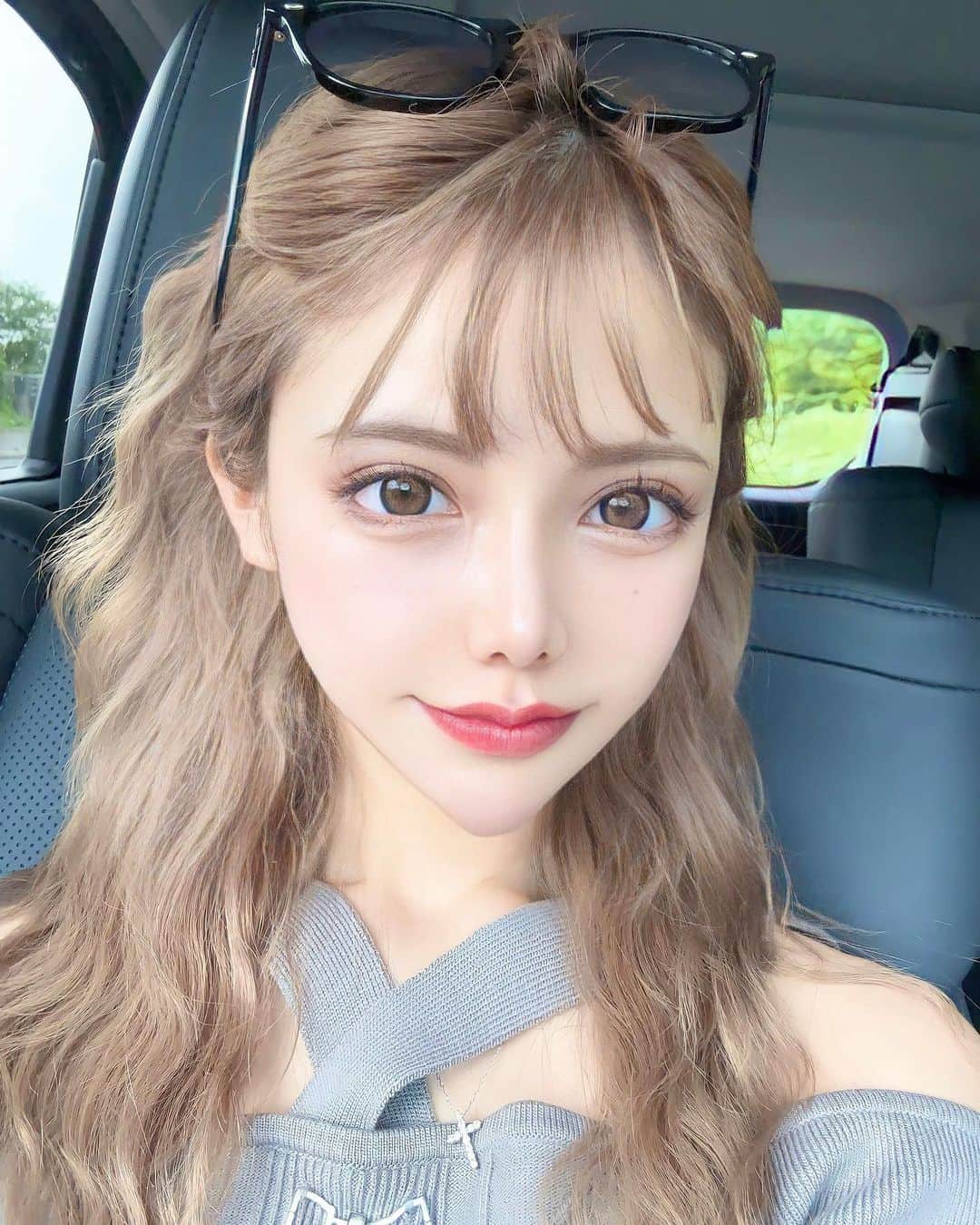 のインスタグラム：「. こないだ大成先生のとこで 最強の脂肪溶解注射𝘍𝘢𝘵𝘟 𝘤𝘰𝘳𝘦と イオン導入してきたよ☺️ ❨ @dr.taisei ❩  受けた脂肪溶解注射はなんと！ 𝘉𝘕𝘓𝘚の2000倍の効果🫣 ※詳細3枚目〜  フェイスラインと顎下に注入💉  イオン導入もして肌ちゅるちゅる👶🏻💕 来月はずっと気になってるクマ取り してもらうよーん✌️  いつもお世話になりまくり( ˙𐃷˙ ) ありがとうございます😊  #脂肪溶解注射  #fatxcore  #bnls  #整形  #美容整形  #クマ取り  #美容マニア  #selfie」