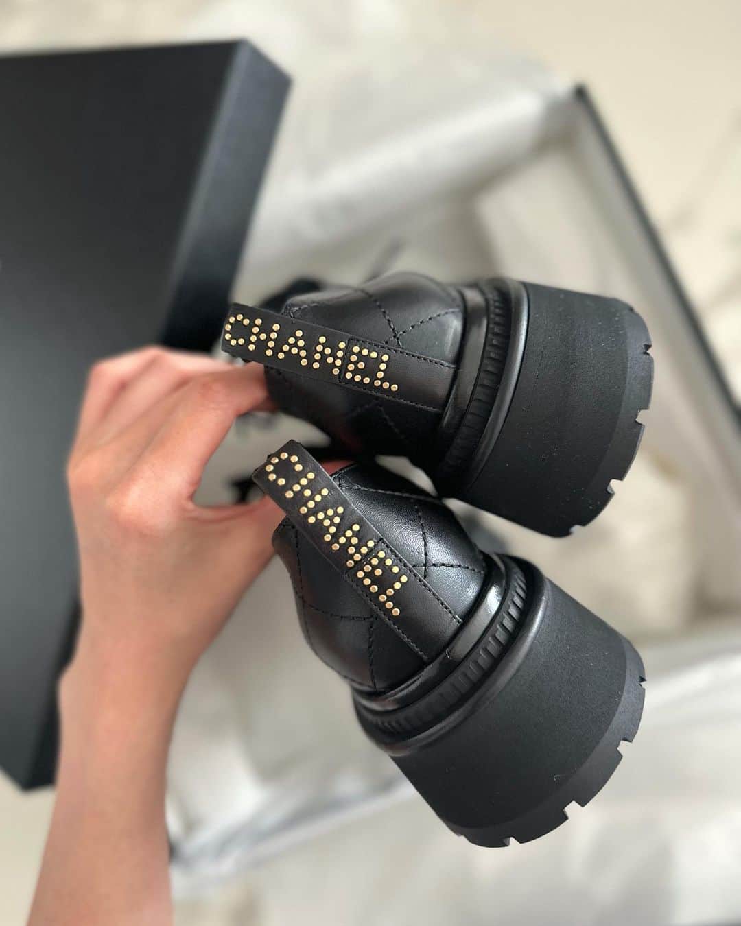 冨張愛のインスタグラム：「New👞 @chanelofficial」