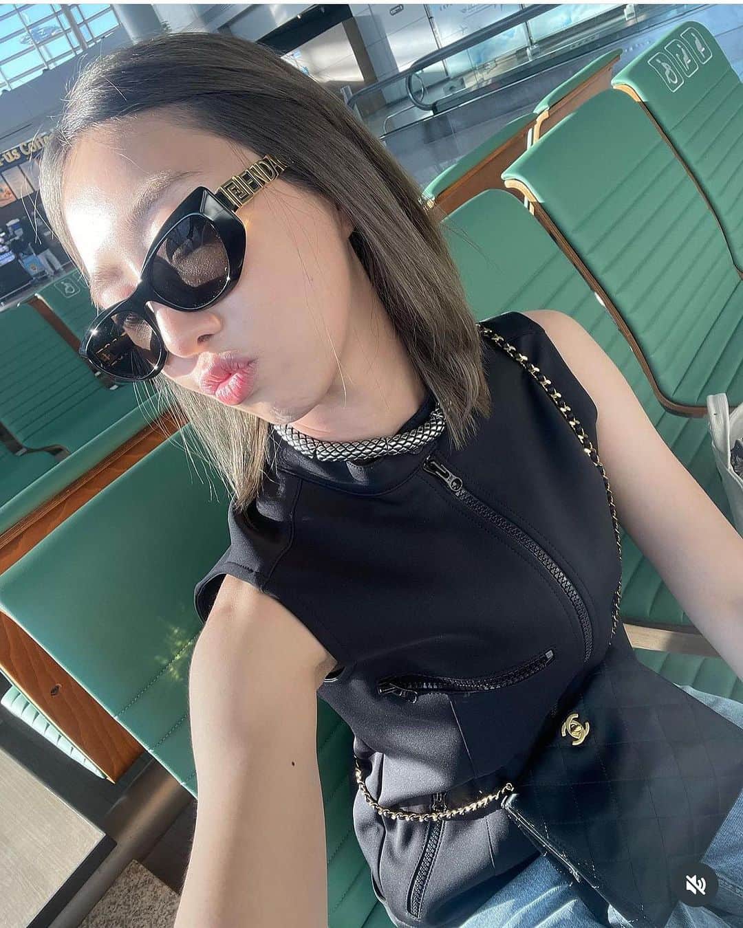 Vintage Brand Boutique AMOREさんのインスタグラム写真 - (Vintage Brand Boutique AMOREInstagram)「@_minzy_mz wearing Chanel vintage satin shoulder bag from @amore_tokyo 🖤  📷 @_minzy_mz」8月23日 20時03分 - amore_tokyo