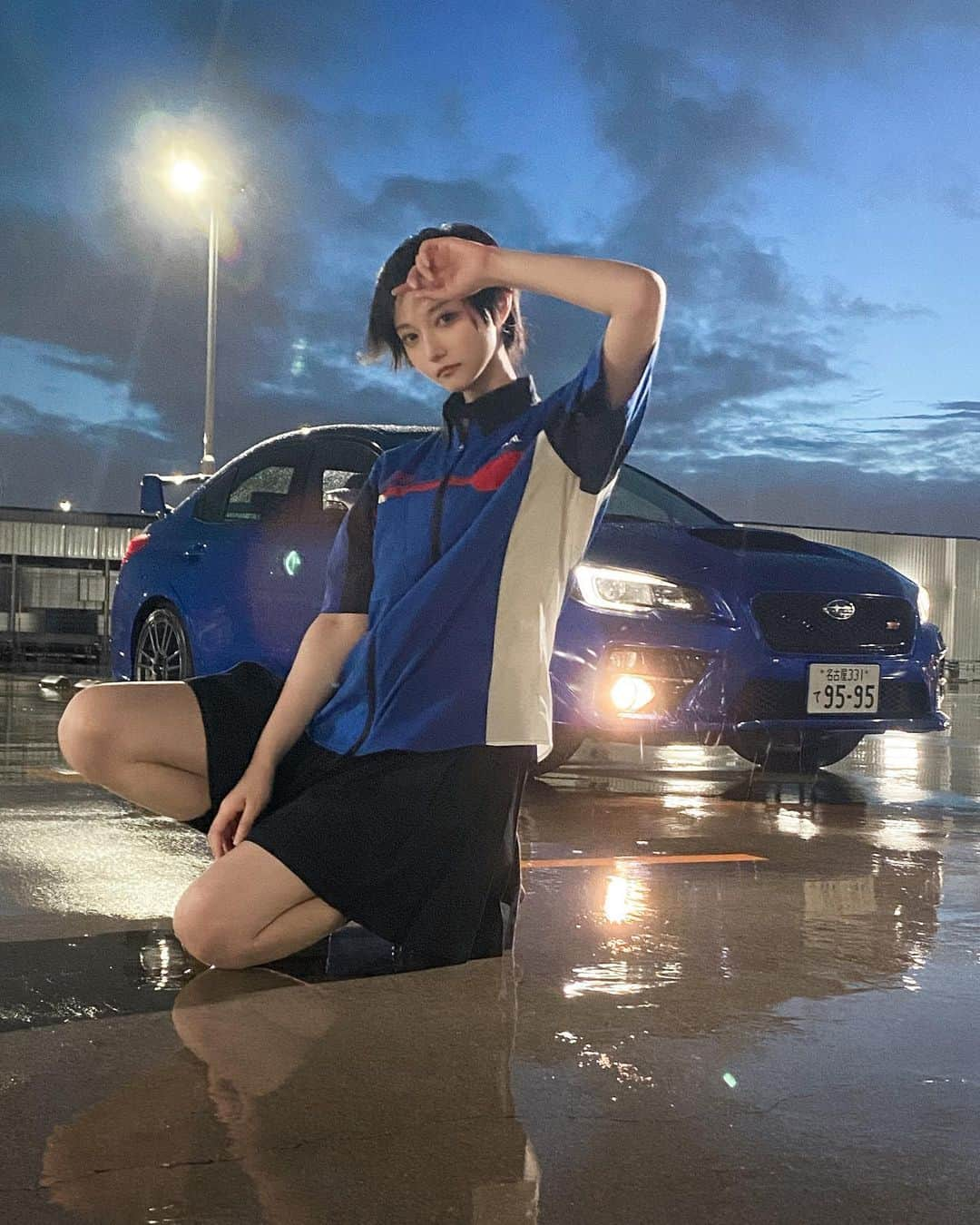  シェン・インインのインスタグラム：「✧ꉂ(σ▰˃̶̀ꇴ˂̶́)σ✧ Car wash in the rain!」