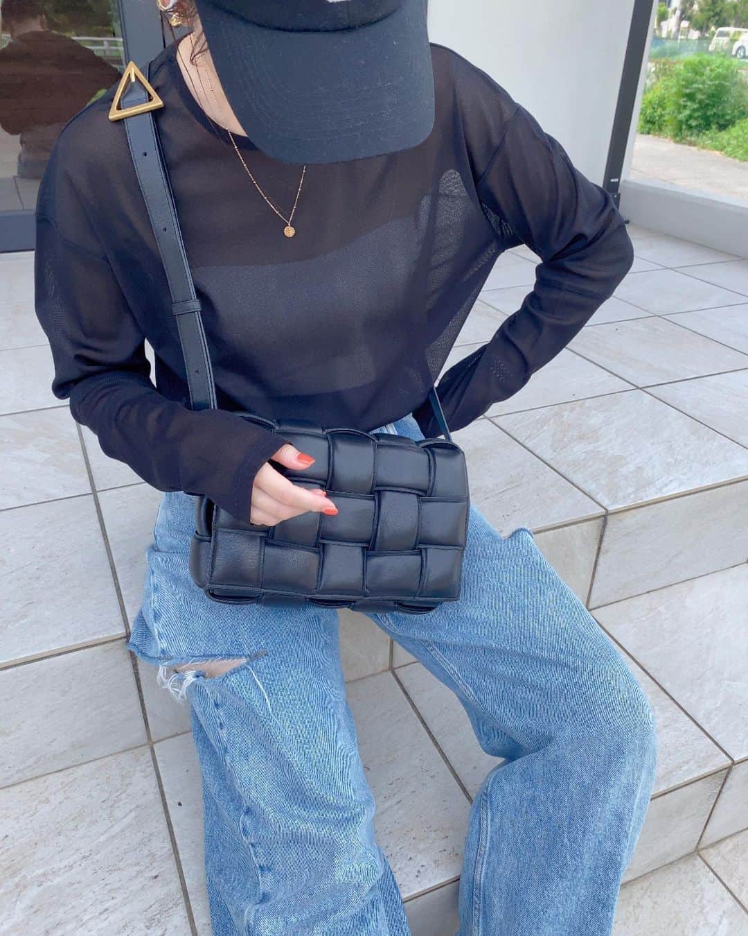 akiii031のインスタグラム：「シアーtee🖤 メッシュで涼しいし絶妙な透け感も🫶  tops/cap@aulii_amomentofhappiness  denim @maisonmargiela  sneaker @adidasoriginals  bag @newbottega」