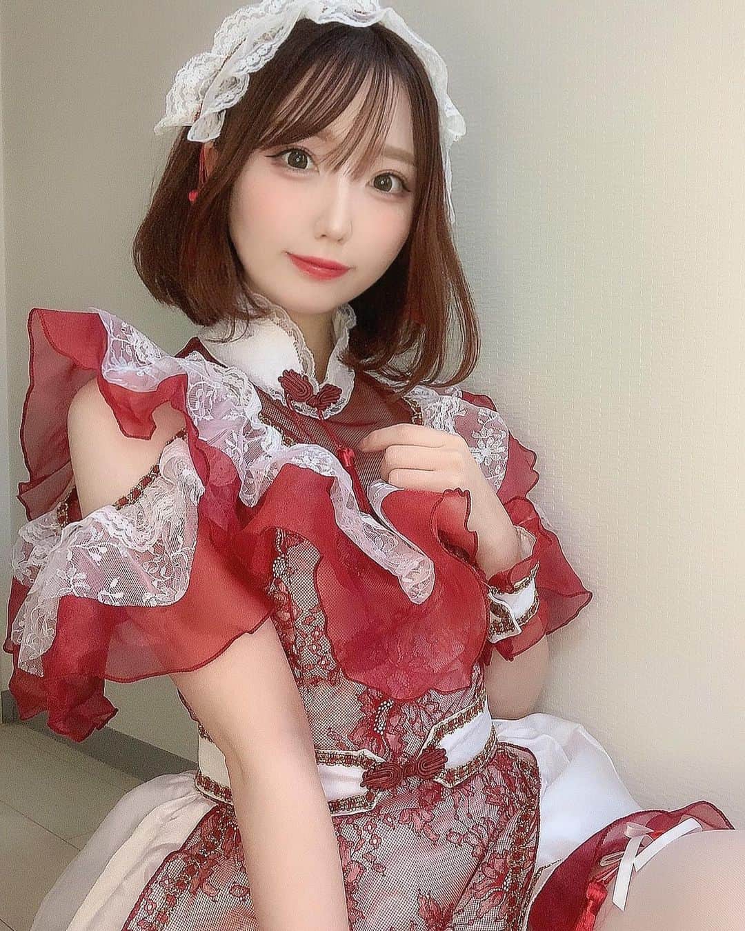 柳田なつみのインスタグラム：「@nonnonstyle.official のローズチャイナドレス♡ ・ こんなの着てみたかった、、💭♡デザインも細かいところまでこだわってて、めーっちゃ可愛い♡ ・ ・ #nonnonstyle #コスプレ　#コスプレイヤー　#チャイナドレス　#チャイナ」