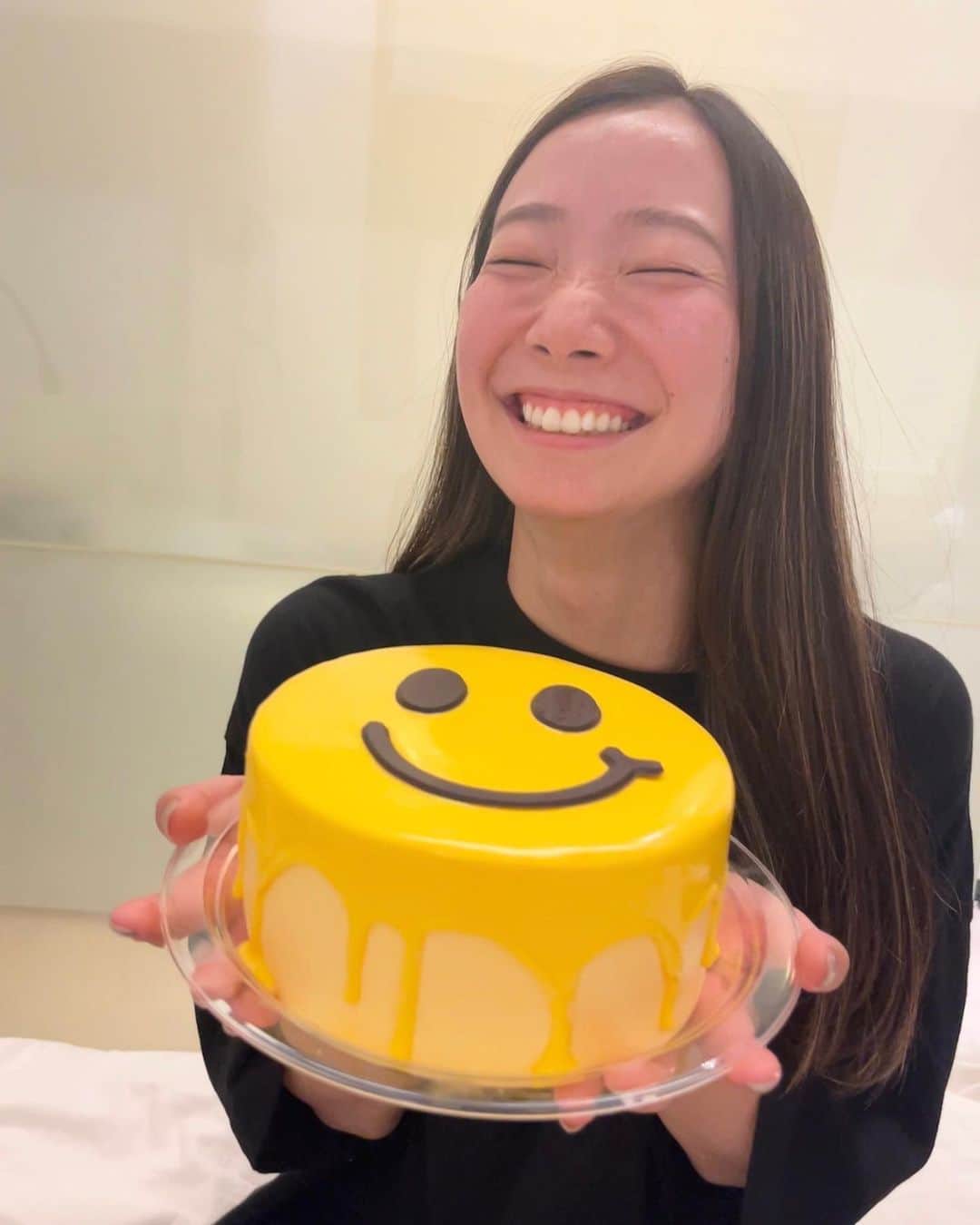 小堀桃子のインスタグラム：「. . . 昨日、25歳になりました👶 . みんなのおかげで日々笑顔です😋 ありがとうございます！ . . . #birthday #birthdaycake #smile #25yo #誕生日」