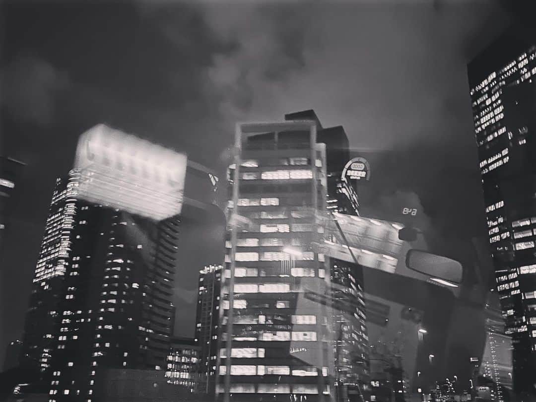 二ノ宮知子さんのインスタグラム写真 - (二ノ宮知子Instagram)「久々に？講談社で打ち合わせ。セルフスタバが出来てて嬉しかった。個室の打ち合わせブースは無くなってたけども。 帰り。首都高から見える景色が結構好きです。」8月23日 20時19分 - tomokoninomiyaa
