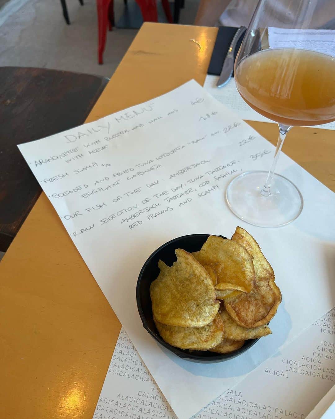 大屋夏南のインスタグラム：「A life with you 🤍  1. Best combo ナチュラルワインとチップスが最強 2. Every dinner should be a sunset dinner  日が暮れるのが遅いからいつもディナータイムに夕日見れちゃう 3. Pistàcchio & Ricotta cheese + fig jam 🤌🏼 過去最高に美味しかったジェラートはピスタチオとリコッタチーズ&フィグジャム 4. Cutie  かわいこちゃん 5. Cutie 空が青すぎやしませんか 6. Fitting in 歩いて汗かいたらサッと海に飛び込む生活 7. Happiest pancake  めちゃ可愛くパンケーキ出てきた 8. 🤍」